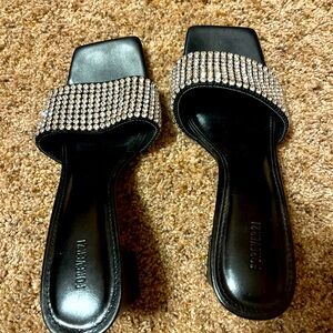 Forever 21 black and silver rhinestone sandals 👡 Super cute& stylish✨!!